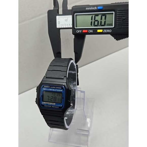 Casio F105W Illuminator Digital Watch Alarm Chrono Quartz Black 3298 New Battery - Picture 8 of 10